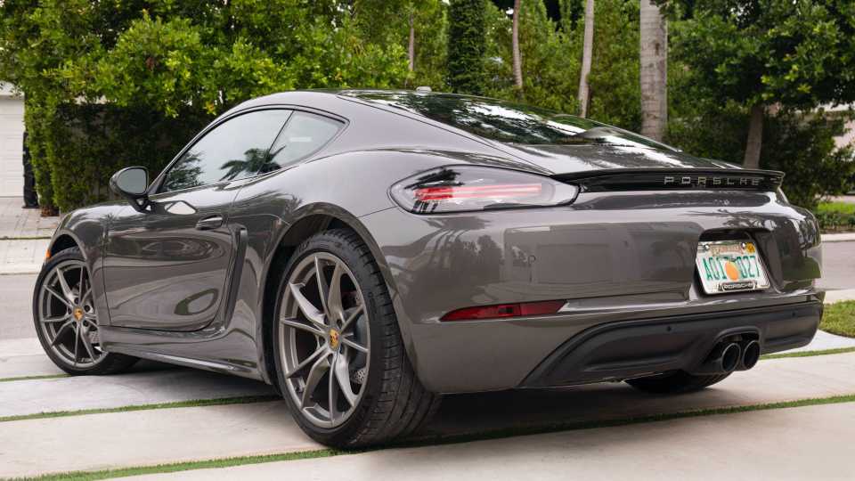 بورشه تدرس إبقاء سيارات 718 على قيد الحياة بمحركات هجينة مستوحاة من 911 GTS