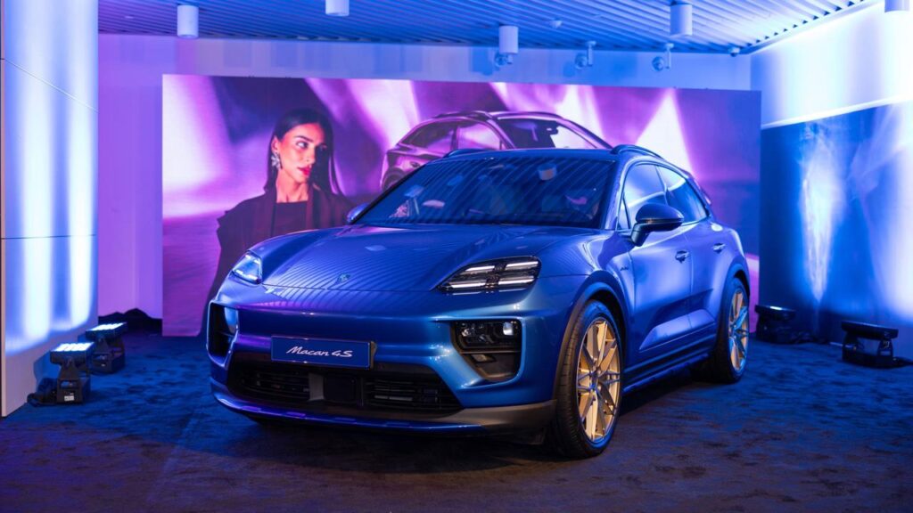 بورشه السعودية تطرح ثلاث سيارات حصرية بطابع عربي ضمن مجموعة مَكان الجوهرة