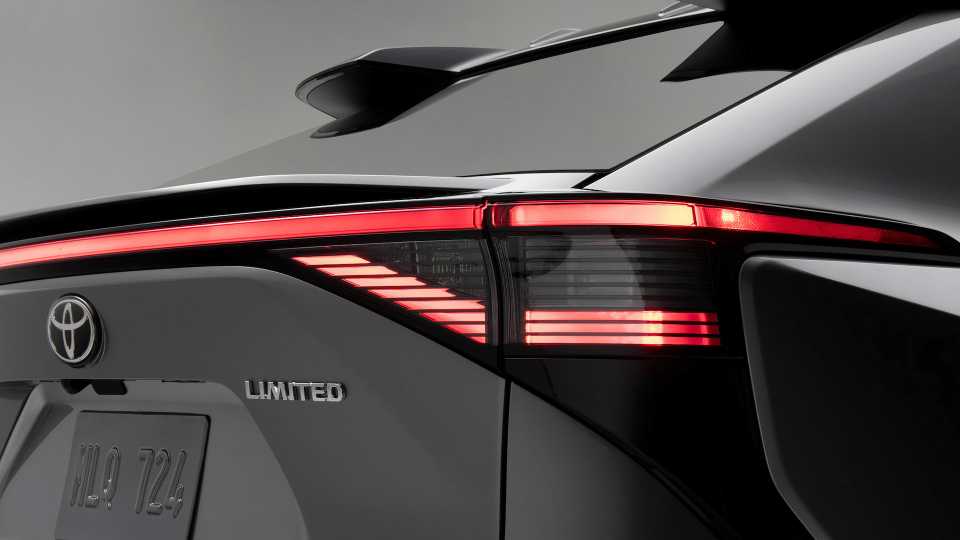 تويوتا ولكزس تبيعان 37 سيارة كهربائية فقط في أكتوبر 2025.. والسبب صادم