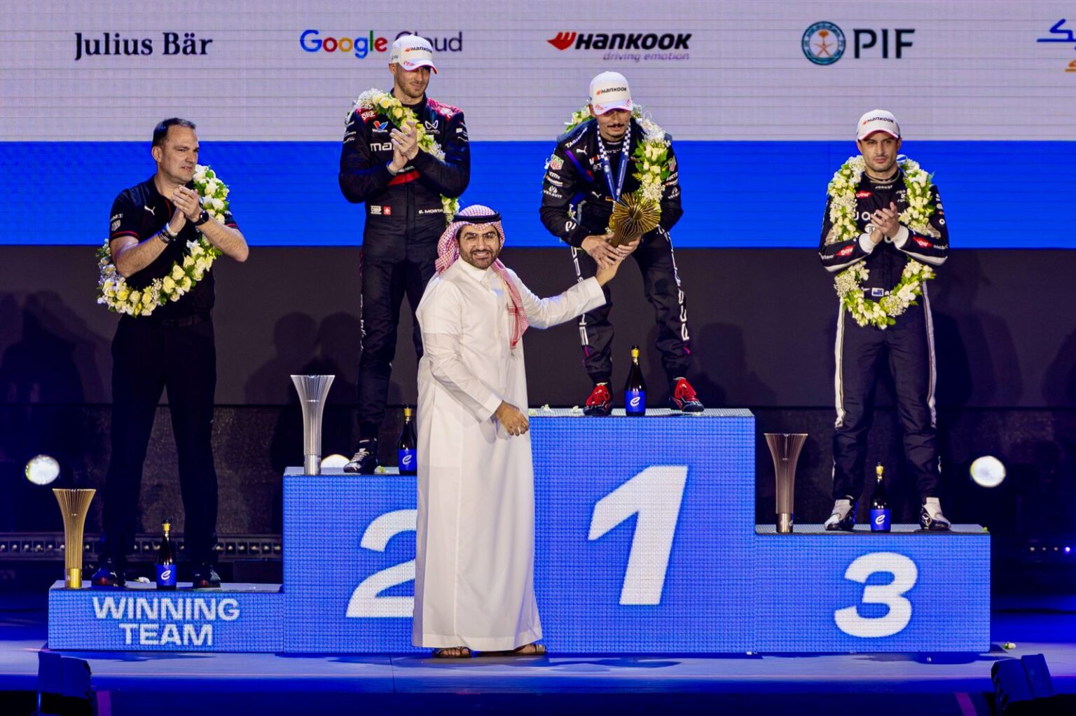 الألماني “فيرلاين” بطلاً للجولة الرابعة من فورمولا إي بجدة.. وبورشه يتصدر الفرق