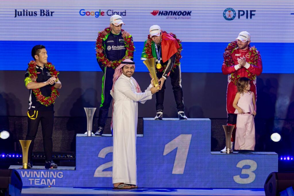 من المركز الثالث إلى الصدارة.. “دا كوستا” يفرض هيمنته على الجولة الخامسة للفورمولا إي بجدة