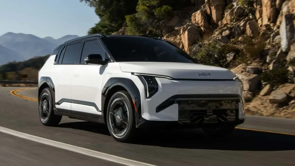 كيا تعلن أسعار EV3 موديل 2027.. تبدأ من 31 ألف دولار ومدى يصل إلى 516 كم