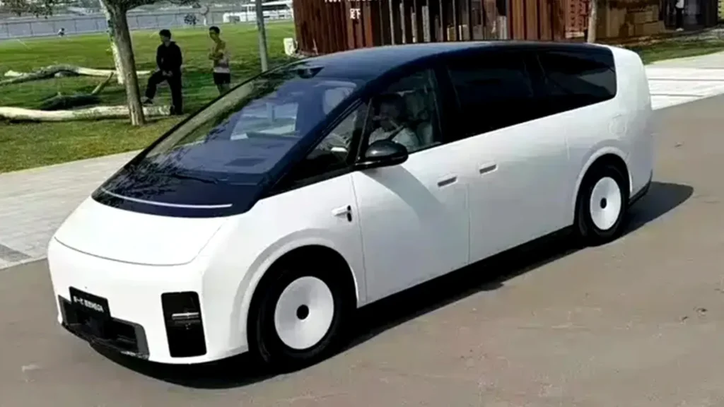 لي أوتو MEGA تستعد لتحديث جديد بقوة أكبر وتعليق نشط وتقنيات LiDAR إضافية