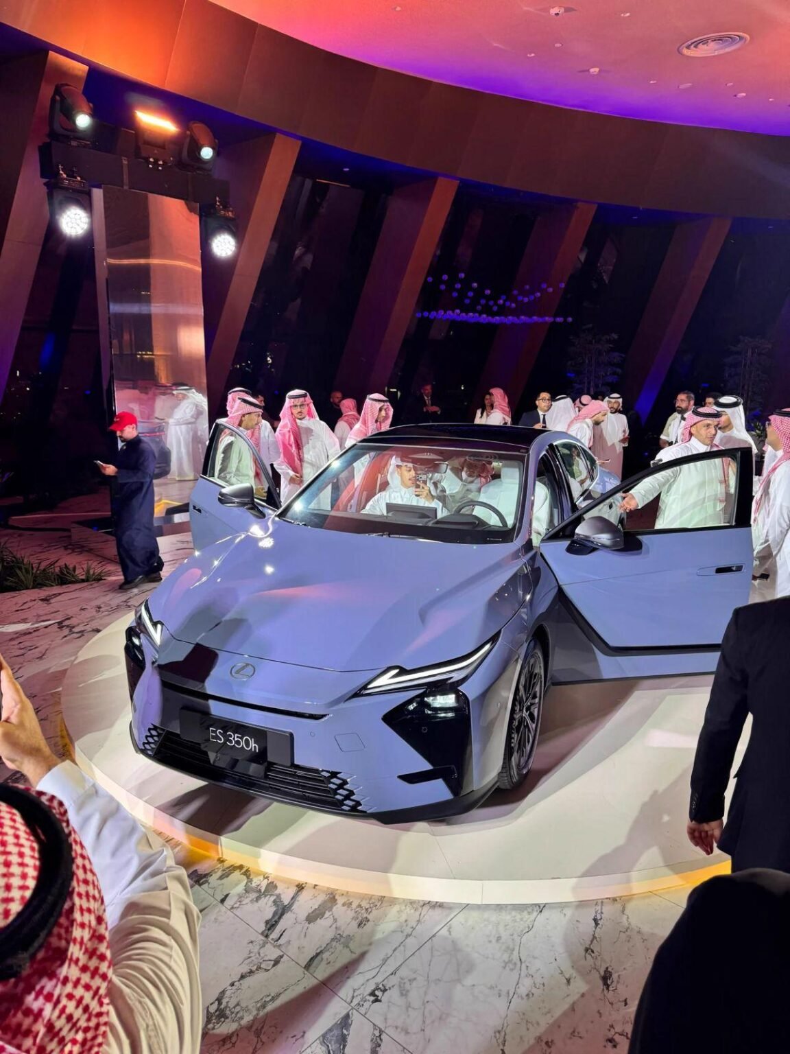 عبداللطيف جميل للسيارات – لكزس تدشن حقبة جديدة من الفخامة مع وصول سيارة ES الجديدة كليا