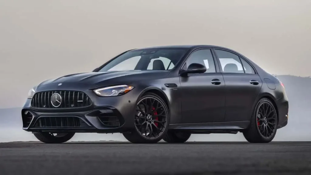 مرسيدس-AMG تعمل على تطوير C63 جديدة بنسختين محتملتين.. بنزين وكهرباء