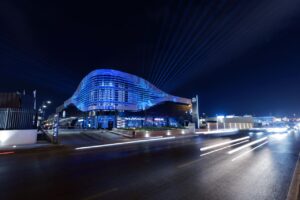 "الجفالي" تفتتح أكبر مركز لسيارات مرسيدس- بنز في شمال الرياض